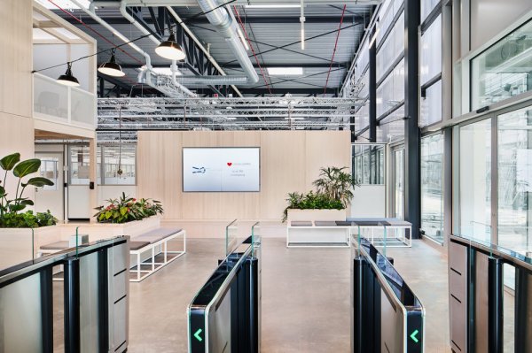 上千平米的廠(chǎng)房辦公室裝修整體效果圖欣