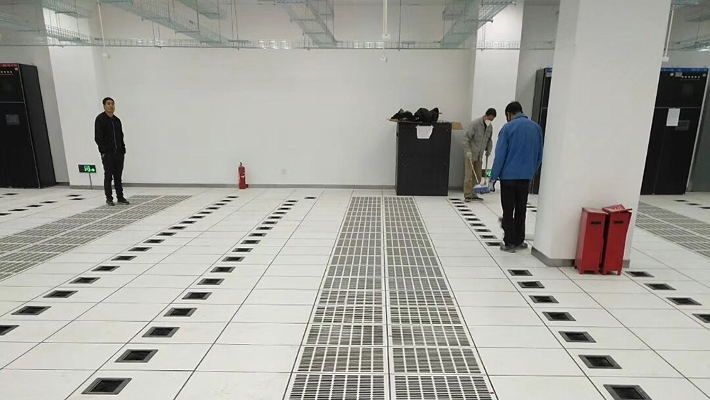 工業(yè)廠房通風(fēng)地板安裝效果